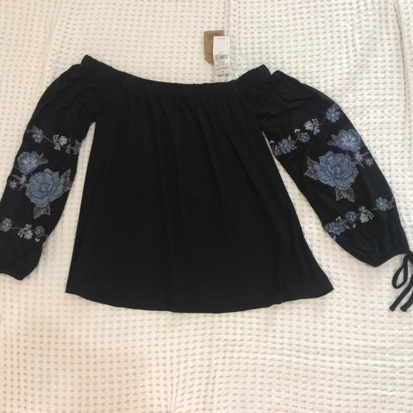 NWT off shoulder AE top - Picture 2 of 4